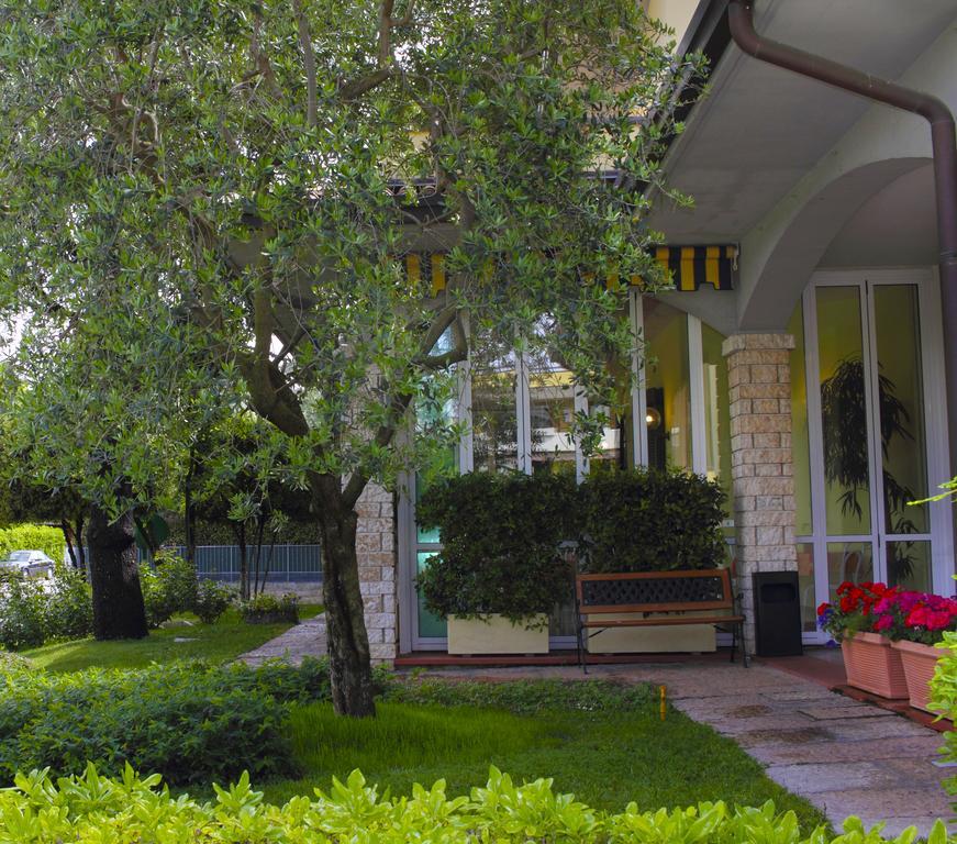 Albergo La Quiete Desenzano del Garda Exterior photo